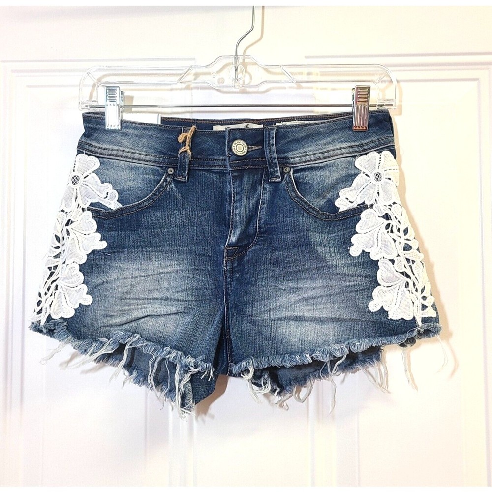 NWT Indigo Rein Shorts Size 1 Floral Applique Cutoff Frayed Hem Stretch